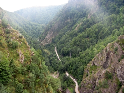 ущелье от озера Видрару